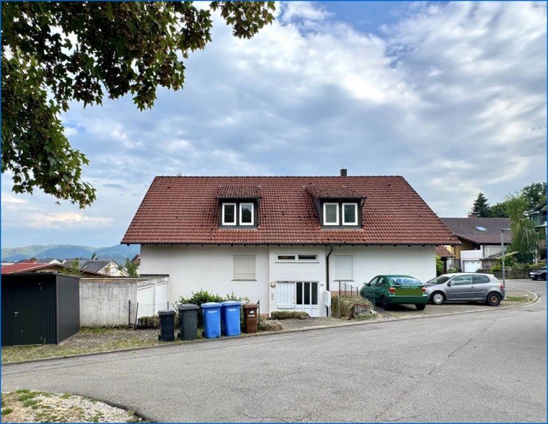 Titelbild Stockach / Wahlwies Erdgeschosswohnung Stockach-Wahlwies: attraktive 3 Zi. EG-Whg. mit gro�em Garten, Garage und Stellplatz, in ruhiger Lage!