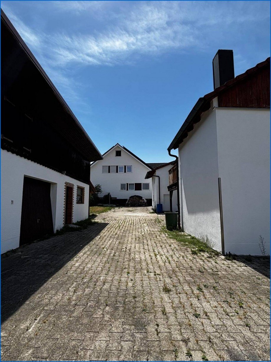Garagen und Hinterhof Etagenwohnung M�hlingen / Zoznegg