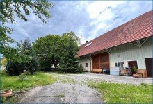 Hofbereich Bezugsfreies und saniertes Einfamilienhaus mit gro�er Scheune und idyllischem Grundst�ck !