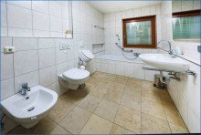 Bad EG Bezugsfreies, gro�z�giges Wohnhaus in ruhiger Waldrandlage von Singen mit Doppelgarage.