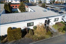 Blick auf neuem Dach Perfekt f�r Familien, Winkel-Bungalow in sch�ner ruhiger Lage von KN-F�rstenberg mit Garage.