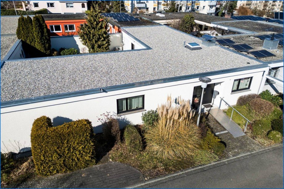 Blick auf neuem Dach Einfamilienhaus Konstanz