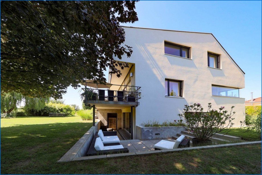 Eingang Einliegerwohnung mit eigener Terrasse Villa Moos