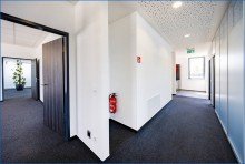1. OG Flur Blick zur K�che und in Duchgangsb�ro B�ro - Praxis - Workspace - Schulung - Produktion - Lager    / 
    EG und 1. OG
