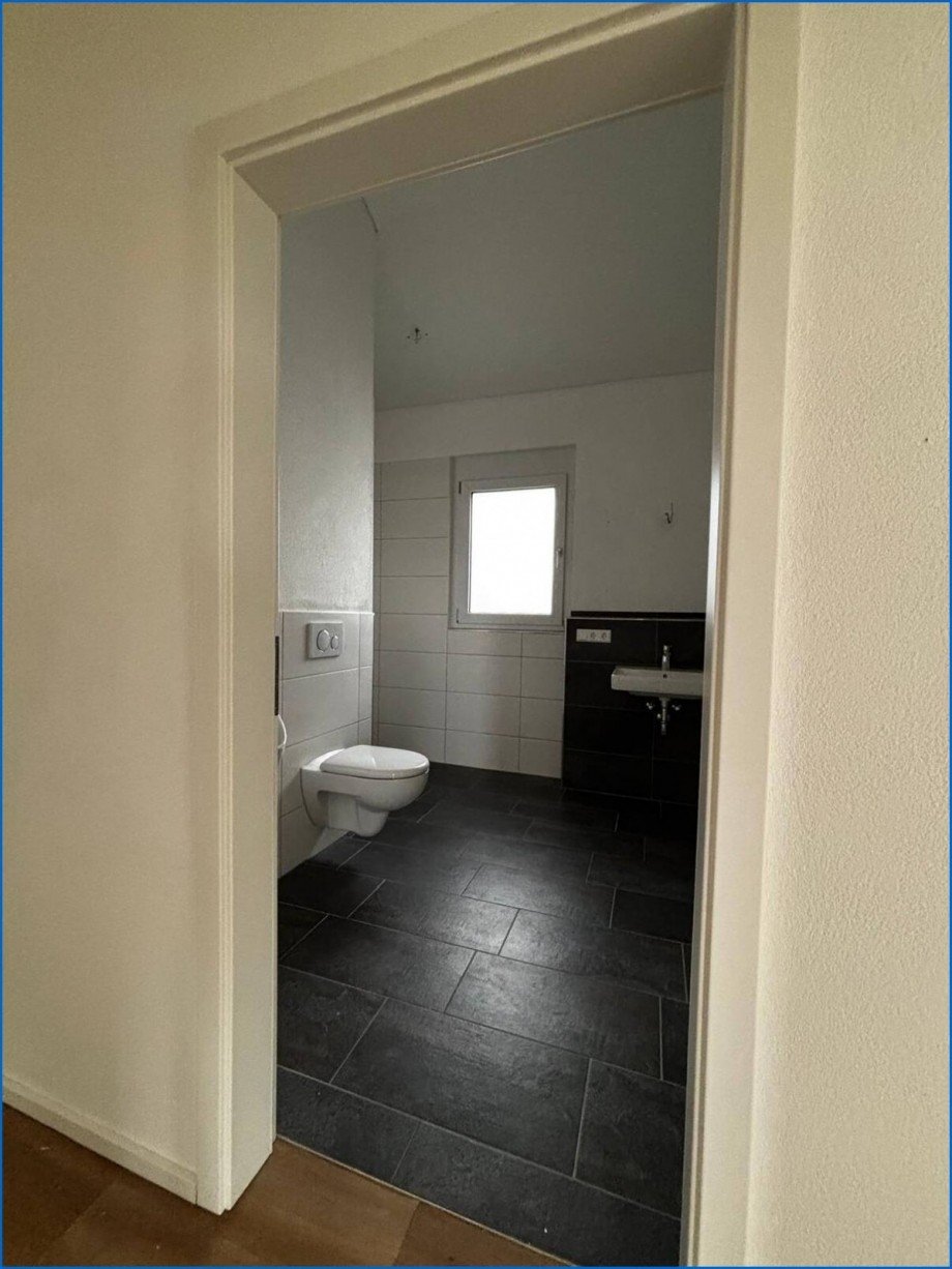Blick ins Badezimmer Zweifamilienhaus M�hlhausen-Ehingen / Ehingen