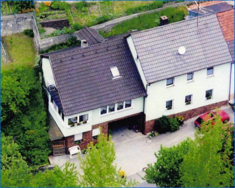 Draufsicht Radolfzell am Bodensee / Liggeringen Doppelhaush�lfte Wohnen mit Charme: Gepflegtes Zweifamilienhaus mit zus�tzlichem Grundst�ck in Radolfzell-Liggeringen