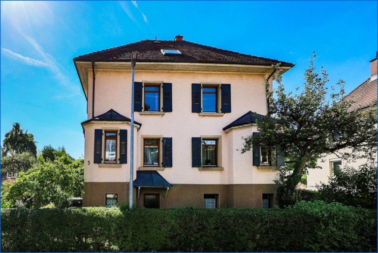 Ansicht von der Stra�e Singen am Hohentwiel Zweifamilienhaus Bezugsfreies Zweifamilienhaus - Gestaltungsfreiraum in begehrter Lage von Singen am Hohentwiel