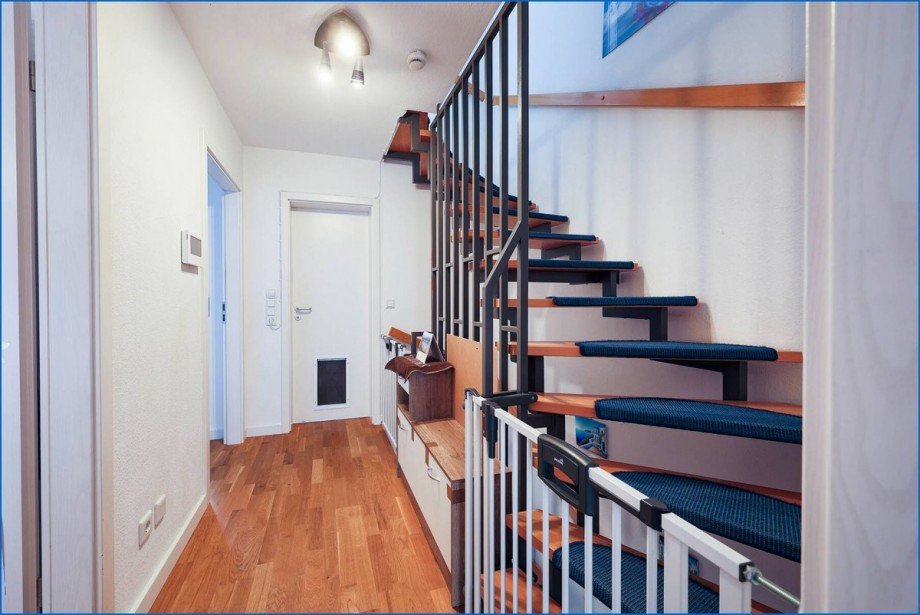 Treppenhaus ins Dachgescho� Reihenmittelhaus Konstanz