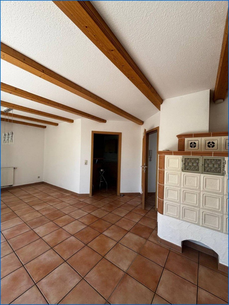 Blick ins E�zimmer mit Kachelofen Einfamilienhaus Eigeltingen