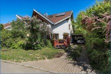 Ansicht mit Carport Radolfzell-Weinburg
Attraktive, gro�z�gige DHH mit Seesicht und ELW, in ruhiger,  bevorzugter Lage!