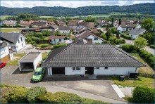 Luftbild Sch�ner Bungalow mit ELW auf gro�em Grundst�ck, moderne W�rmepumpe und bereits energetisch ged�mmt .