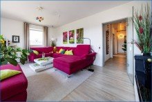 EG-Wohnzimmer 2 Attraktives Dreifamilienhaus mit zwei Doppelgaragen und umfassender Modernisierung als Renditeobjekt