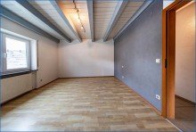 Zimmer Tolles 2-Fam-Haus mit gro�z�gigem Grundst�ck, Doppel-Garage, W�rmepumpe und Solar!
Ideale und ruhige Lage!
