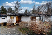 Eingang Bezugsfreies, gro�z�giges Wohnhaus in ruhiger Waldrandlage von Singen mit Doppelgarage.