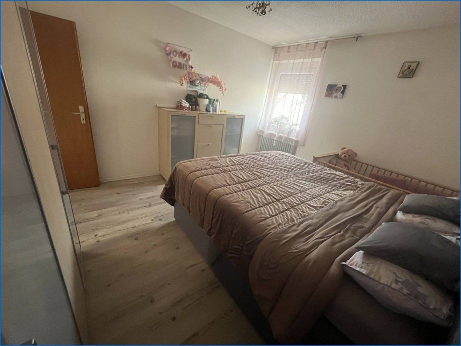 1. OG links Schlafzimmer 1 Mehrfamilienhaus Tengen / Watterdingen