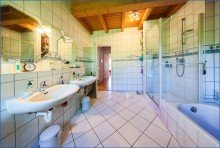 Bad OG Radolfzell-Weinburg
Attraktive, gro�z�gige DHH mit Seesicht und ELW, in ruhiger,  bevorzugter Lage!