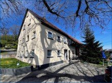 Titelbild Bezugsfreies und saniertes Einfamilienhaus mit gro�er Scheune und idyllischem Grundst�ck !