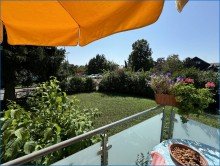 Blick Balkon rechts Radolfzell-gepflegtes Reihen-Eckhaus mit 3 Wohnungen und 4 Garagen - Renoviert, gute Rendite!