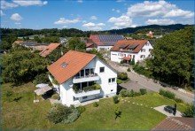 Ansicht von S�den Attraktives Dreifamilienhaus mit zwei Doppelgaragen und umfassender Modernisierung als Renditeobjekt