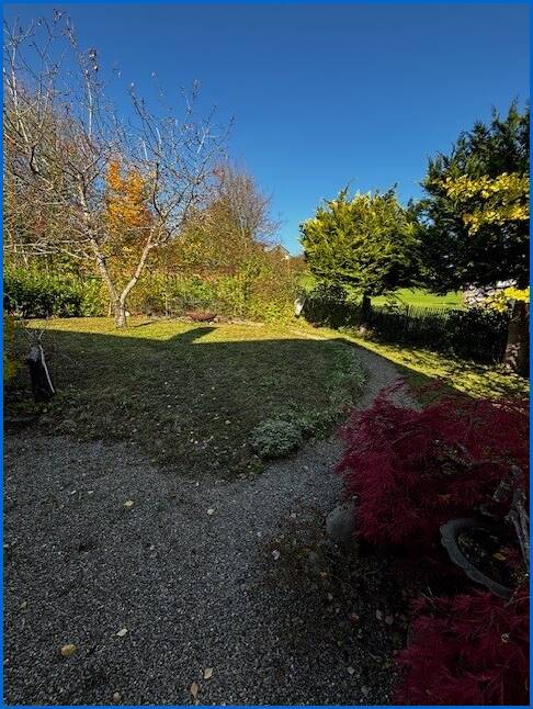 Garten mit Blick zum Sitzplatz Einfamilienhaus M�hlingen / Zoznegg