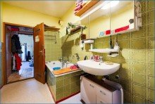 EG Bad RZ-City / Mehrfamilienhaus mit 3 Wohnungen, gro�em Grundst�ck, Doppel-Garagen usw. ideale Lage!
