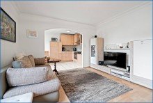 Wohnzimmer mit Blick zur K�che  EG Modernes Zweifamilienhaus plus Gewerbeeinheit insgesamt ca. 243m� und gro�z�gigen Freifl�chen