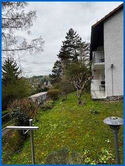 Haus Seite Dachgeschosswohnung �hningen / Schienen