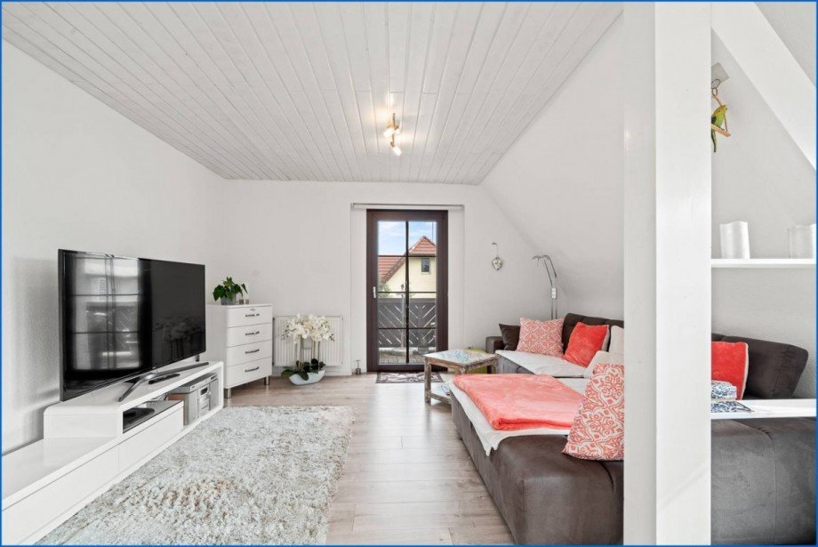 Wohnzimme mit Blick zum Balkon 1.OG Zweifamilienhaus Konstanz / F�rstenberg