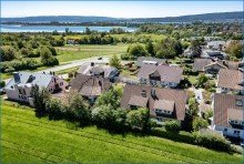 Luftbild Radolfzell-Weinburg
Attraktive, gro�z�gige DHH mit Seesicht und ELW, in ruhiger,  bevorzugter Lage!
