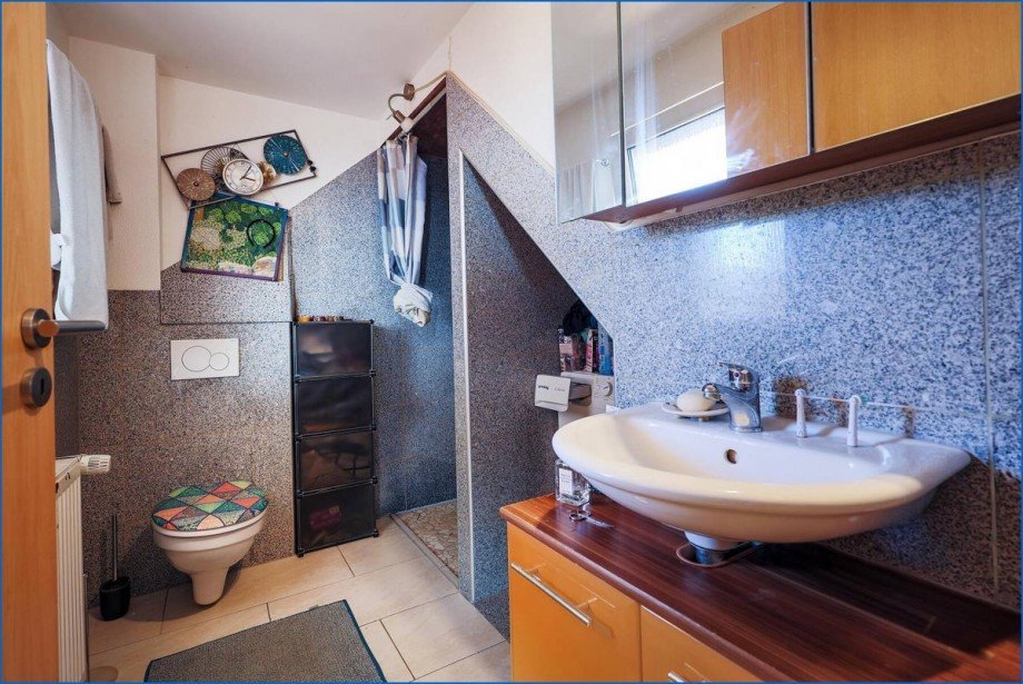 Bad mit Dusche, EG Mehrfamilienhaus Singen am Hohentwiel