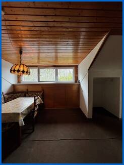 Sitzecke Dachgeschosswohnung �hningen / Schienen