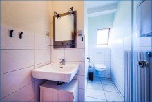 Bad2 RZ-City / Mehrfamilienhaus mit 3 Wohnungen, gro�em Grundst�ck, Doppel-Garagen usw. ideale Lage!