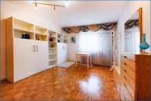 Kinderzimmer 2 Perfekt f�r Familien, Winkel-Bungalow in sch�ner ruhiger Lage von KN-F�rstenberg mit Garage.