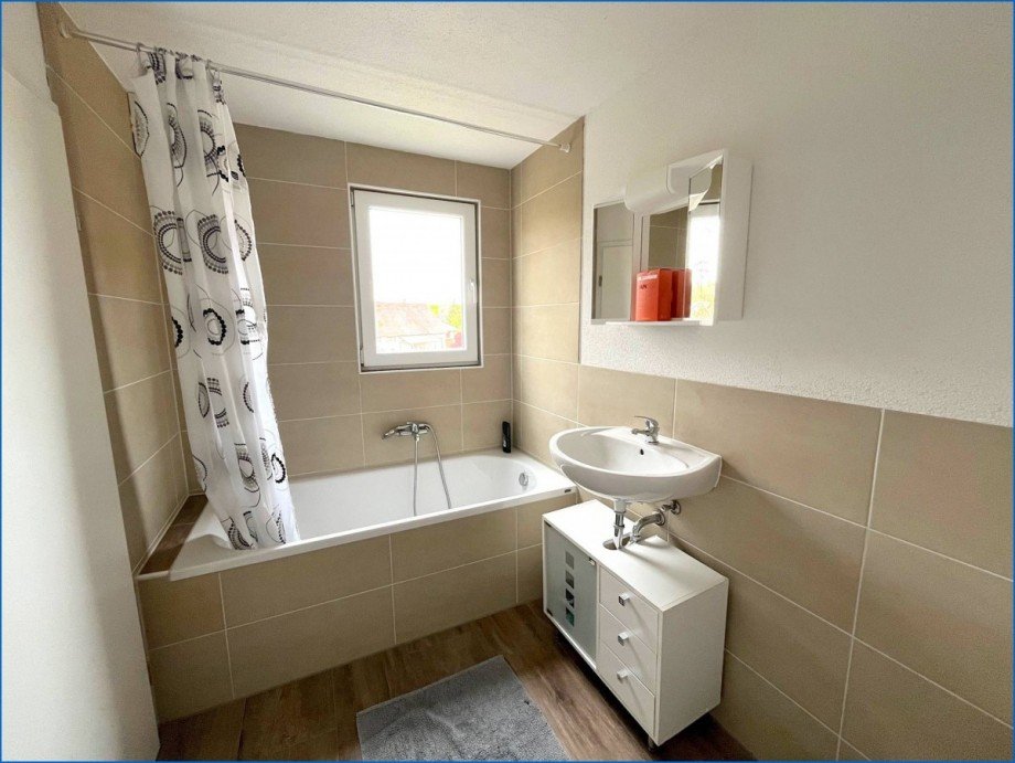 Bad mit Wanne, DG Einfamilienhaus Mengen / Rosna