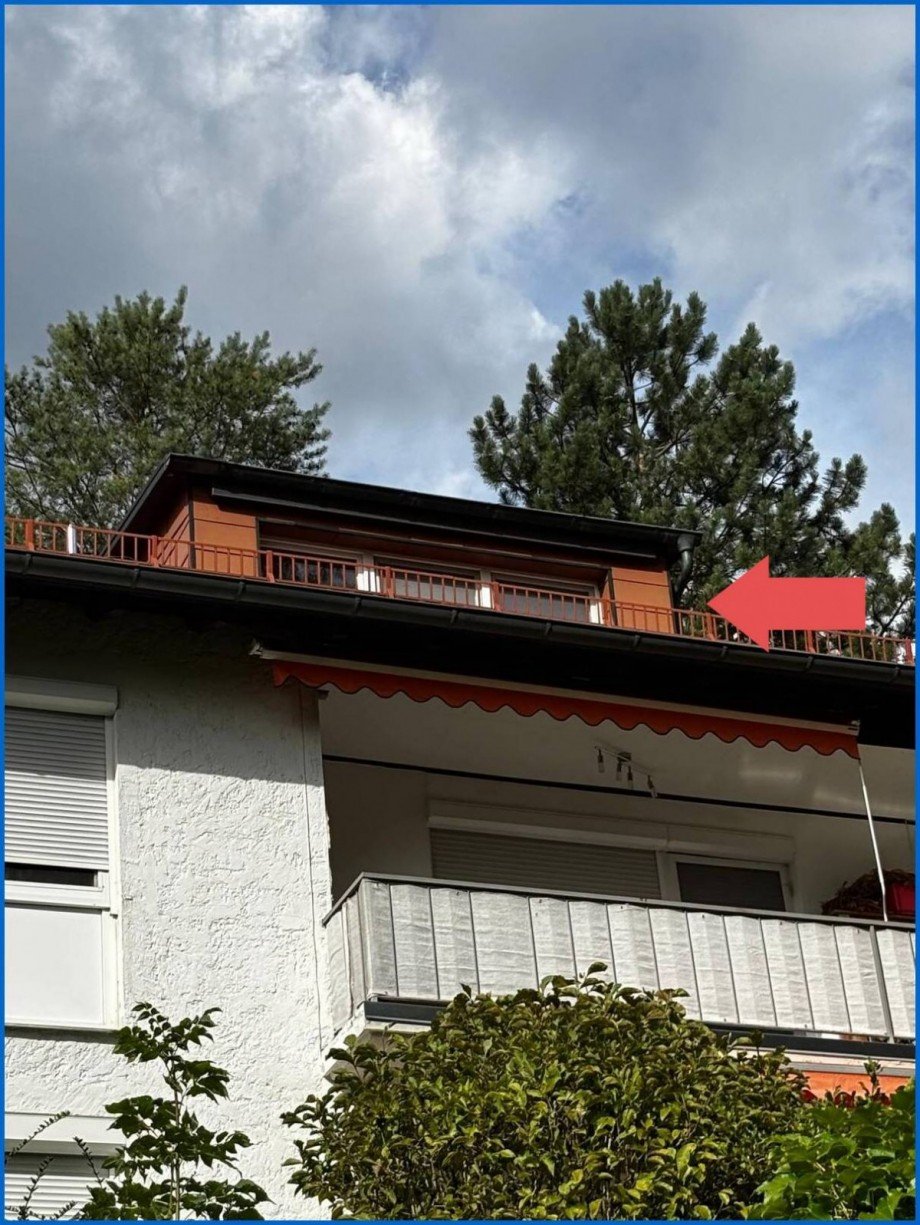 Ansicht linke K�cchenfenster_OG Dachgeschosswohnung �hningen / Schienen
