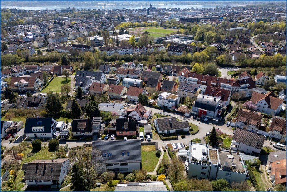 Haus von oben mit Sicht auf den Bodensee Etagenwohnung Radolfzell am Bodensee