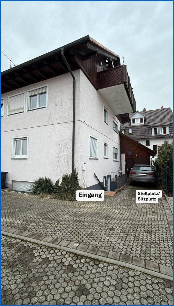 Hausansicht mit Stellplatz Souterrainwohnung Radolfzell am Bodensee