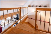 Treppe Attraktive 4,5 Zi. DG-Maisonette-Wohnung, mit 2 x TG/Platz u. gro�em Balkon, in Top-Zustand!