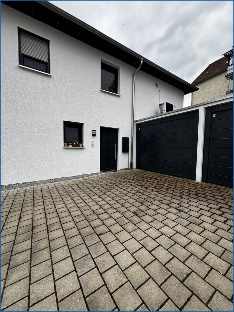 Hauseingang M�hlhausen-Ehingen / Ehingen Zweifamilienhaus Attraktive moderne Eigentumswohnung in modernem Wohnhaus (Baujahr 2022) - sofort beziehbar!