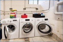 UG-Waschpl�tze Attraktives Dreifamilienhaus mit zwei Doppelgaragen und umfassender Modernisierung als Renditeobjekt