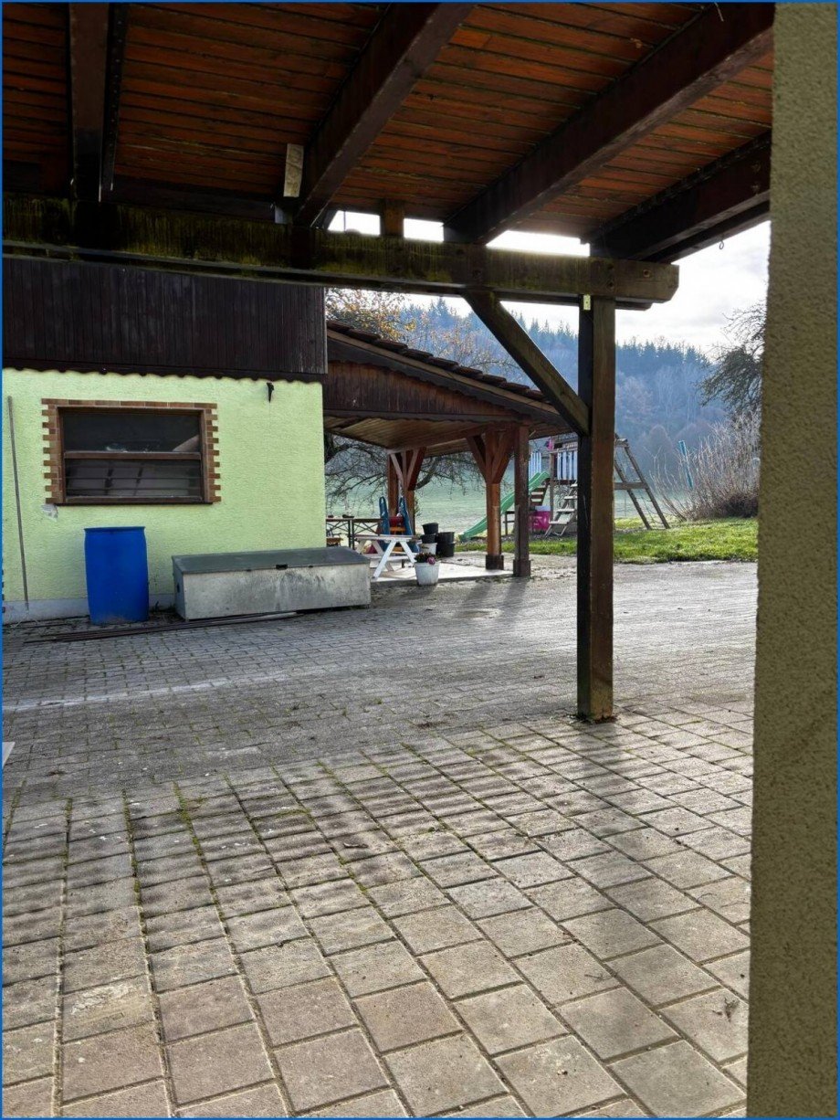 Blick auf das Nebengeb�ude Zweifamilienhaus M�hlingen / Zoznegg