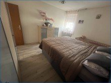 1. OG links Schlafzimmer 1 Optimales Mehrfamilienhaus mit 6 Einheiten und sehr guter Rendite, vieles Modernisiert !