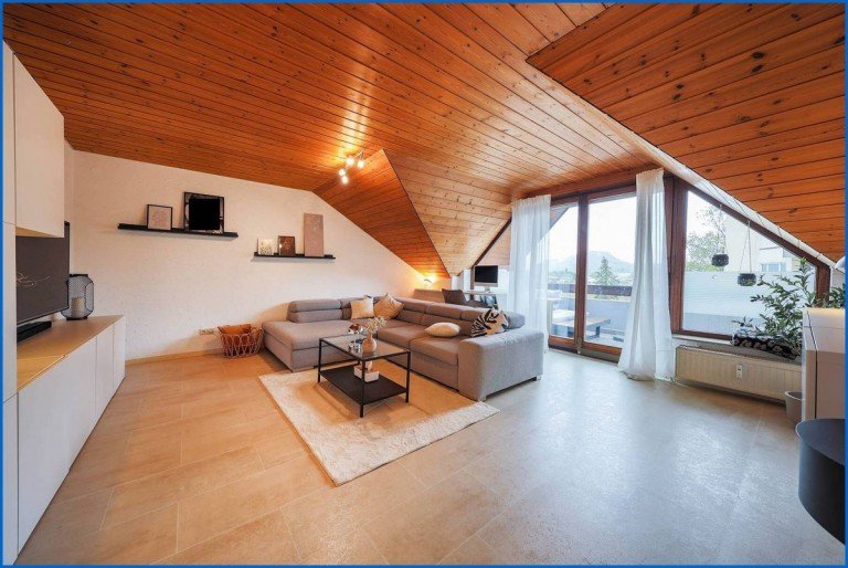 Wohnzimmer Rielasingen-Worblingen Etagenwohnung Bezugsfreie, attraktive 4,5 Zimmer Dachgeschosswohnung in Ruhiger Lage von Rielasingen-Worblingen.