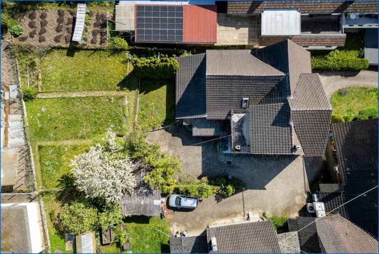 Drohne 1 Stei�lingen Einfamilienhaus Steisslingen: Einfamilienhaus m. sch�nem, gro�em Bau-Grundst�ck (knapp 1000 qm) u. viel Nutzfl�che!