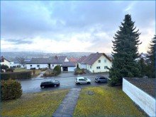 Blick Familienfreundliche 4 Zi.-Wohnung im 1.OG mit Balkon in sch�ner und ruhiger Ortsrandlage!