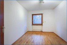 Kinderzimmer EG Bezugsfreies, gro�z�giges Wohnhaus in ruhiger Waldrandlage von Singen mit Doppelgarage.