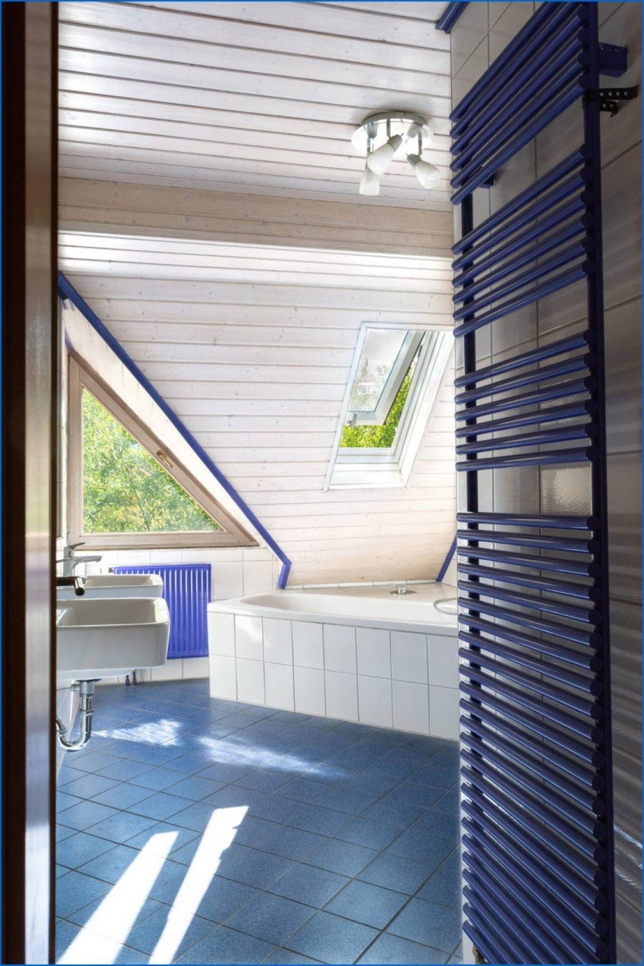 Badezimmer, DG Zweifamilienhaus Pfullendorf / Aach-Linz