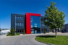 Ansicht Geb�ude von Gegen�ber B�ro - Praxis - Workspace - Schulung - Produktion - Lager    / 
    EG und 1. OG