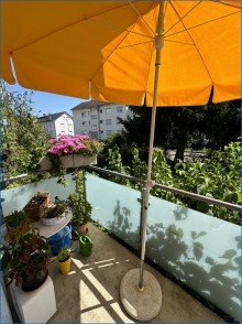 OG Blick Balkon Radolfzell-gepflegtes Reihen-Eckhaus mit 3 Wohnungen und 4 Garagen - Renoviert, gute Rendite!